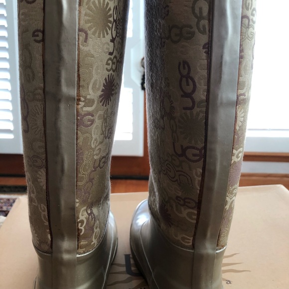 UGG Logo Rain Boots - Picture 3 of 8